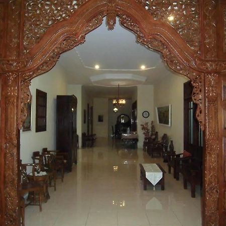 Griya Putri Dewi Guesthouse Yogyakarta Esterno foto