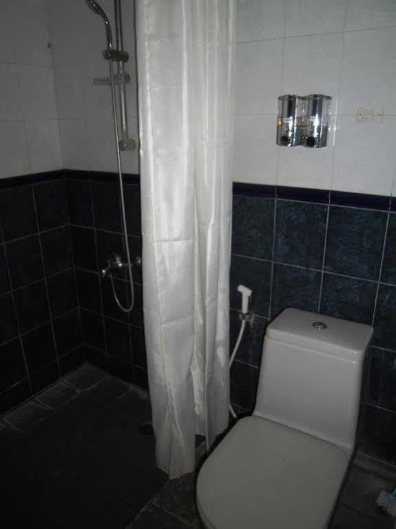 Griya Putri Dewi Guesthouse Yogyakarta Esterno foto